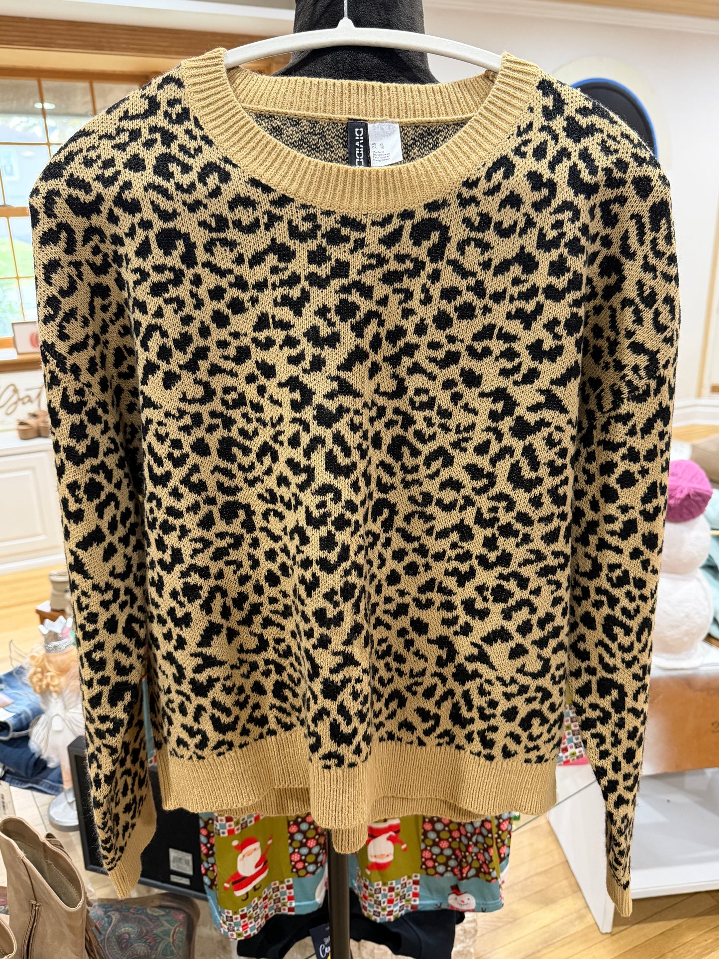 Animal print sweater size XL