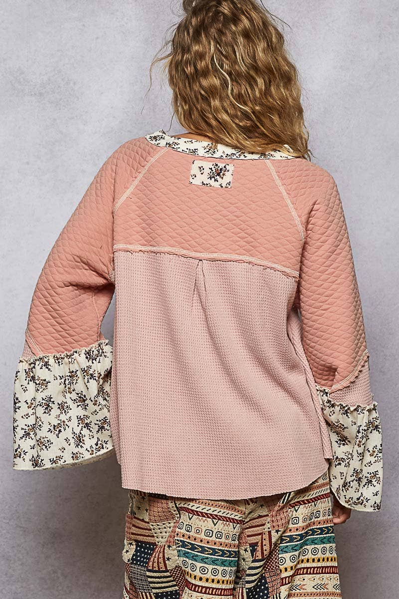 Round neck quilting patch print gauze ruffle solid knit top: NAVY/NATURAL / M