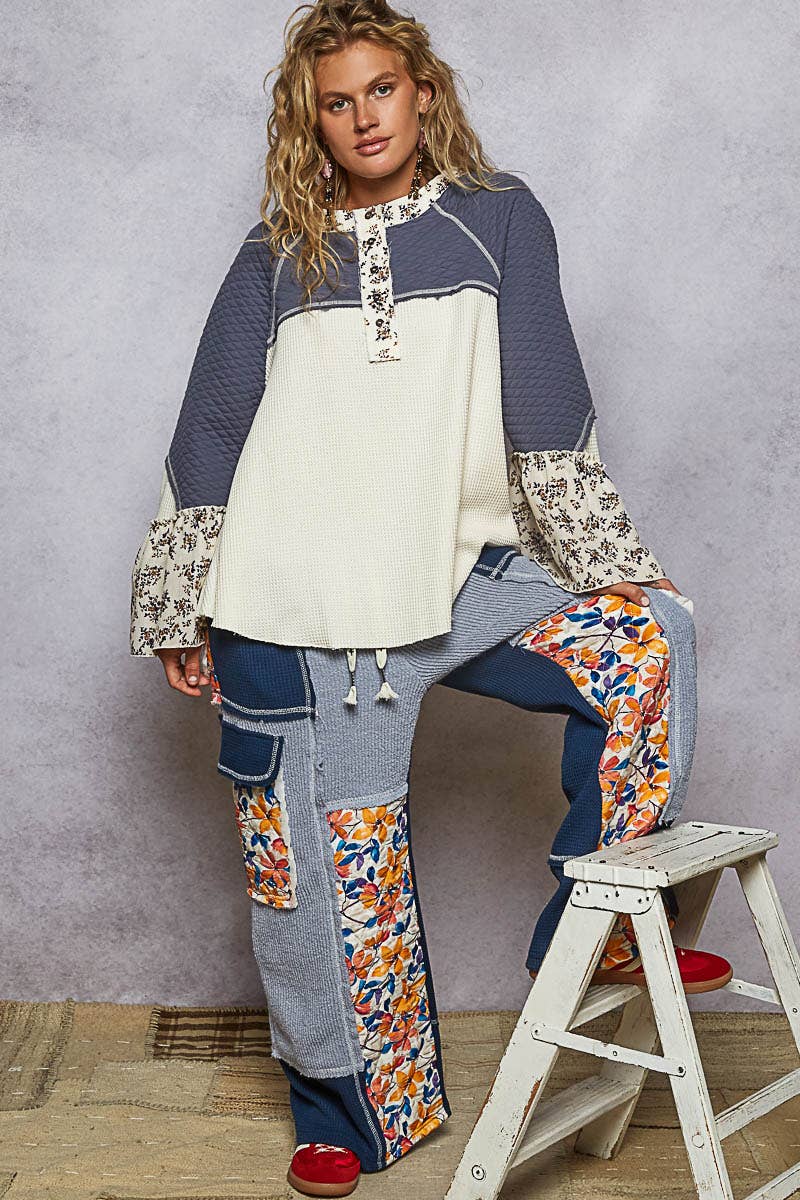 Round neck quilting patch print gauze ruffle solid knit top: NAVY/NATURAL / M