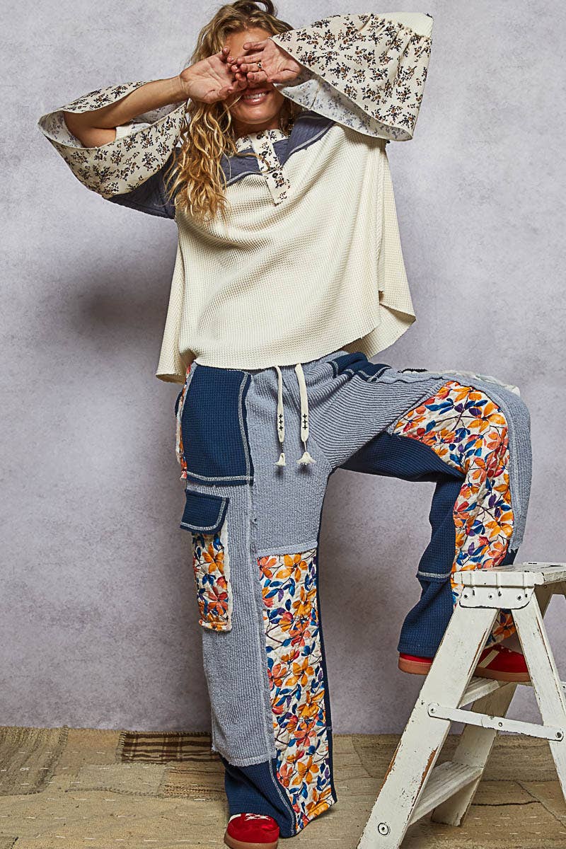 Round neck quilting patch print gauze ruffle solid knit top: NAVY/NATURAL / L