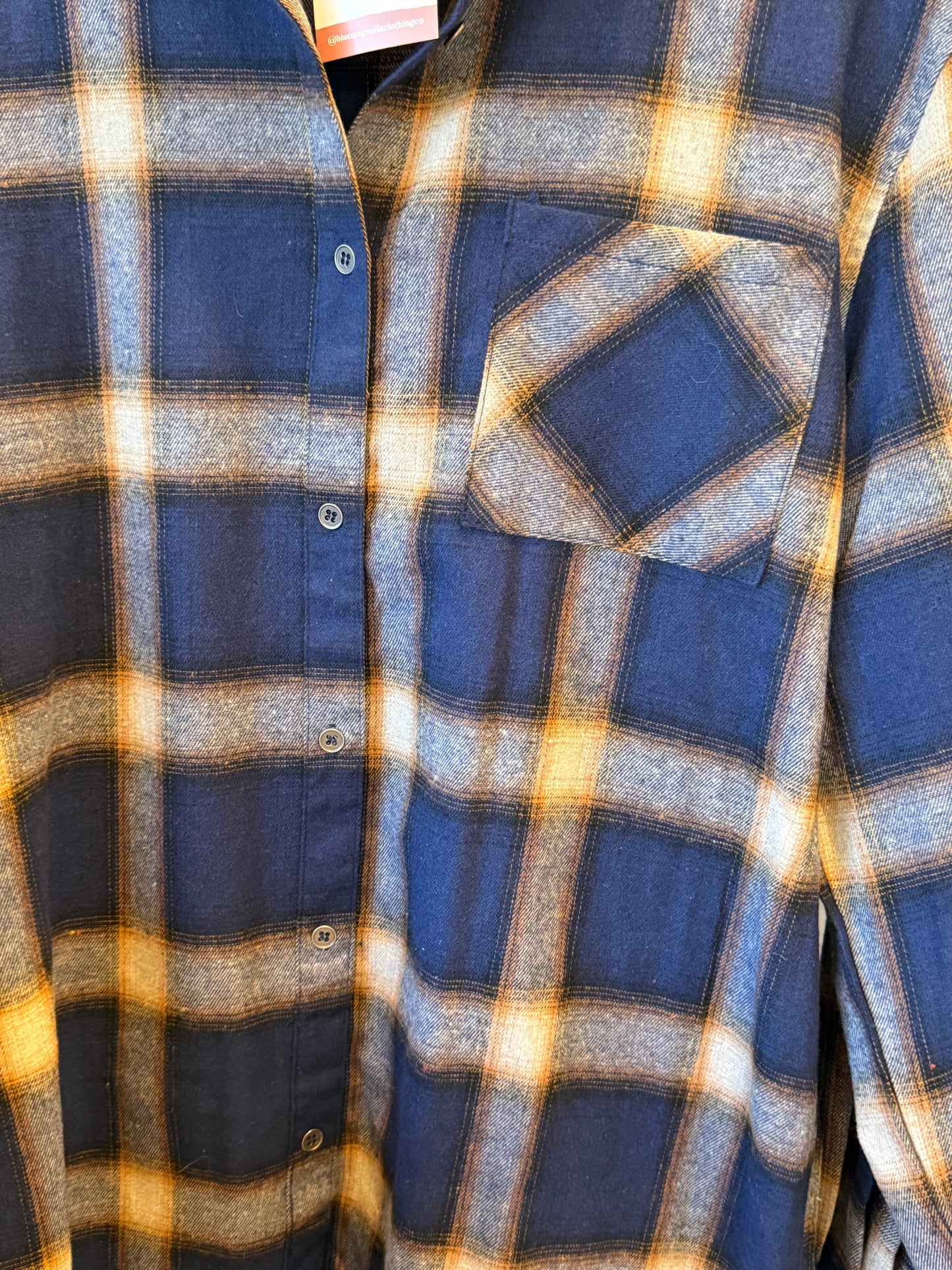 New Boutique plaid Top size Large