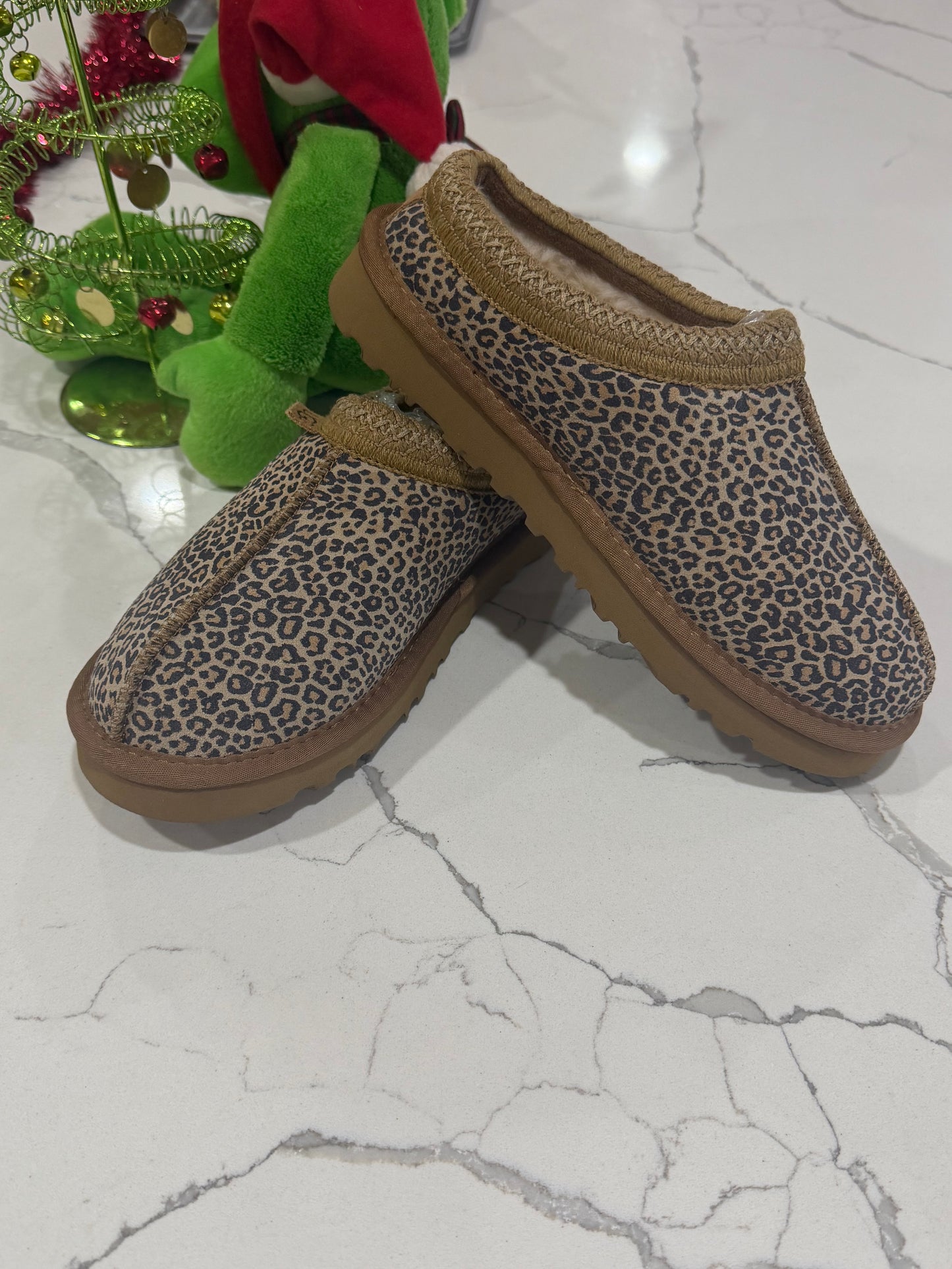 New Leopard Print UGGS size 39 (size fits more like a 7)