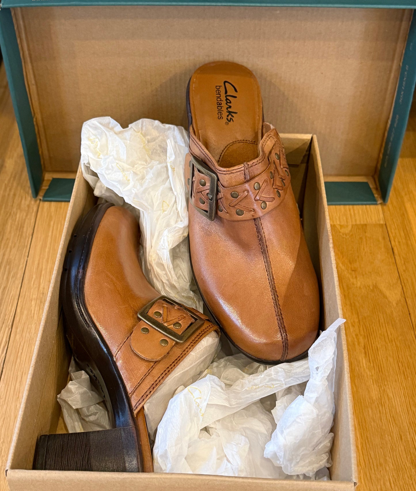 New Clark’s Leather Shoes size 7