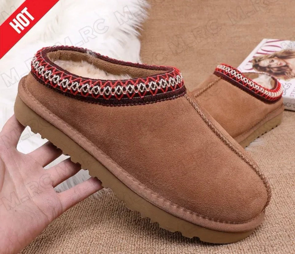 UGG TAZ