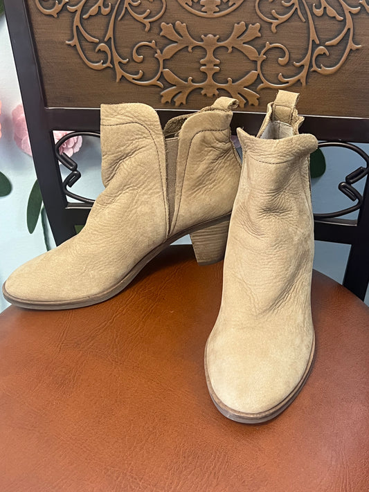 Booties size 6.5 🎉🎉🎉