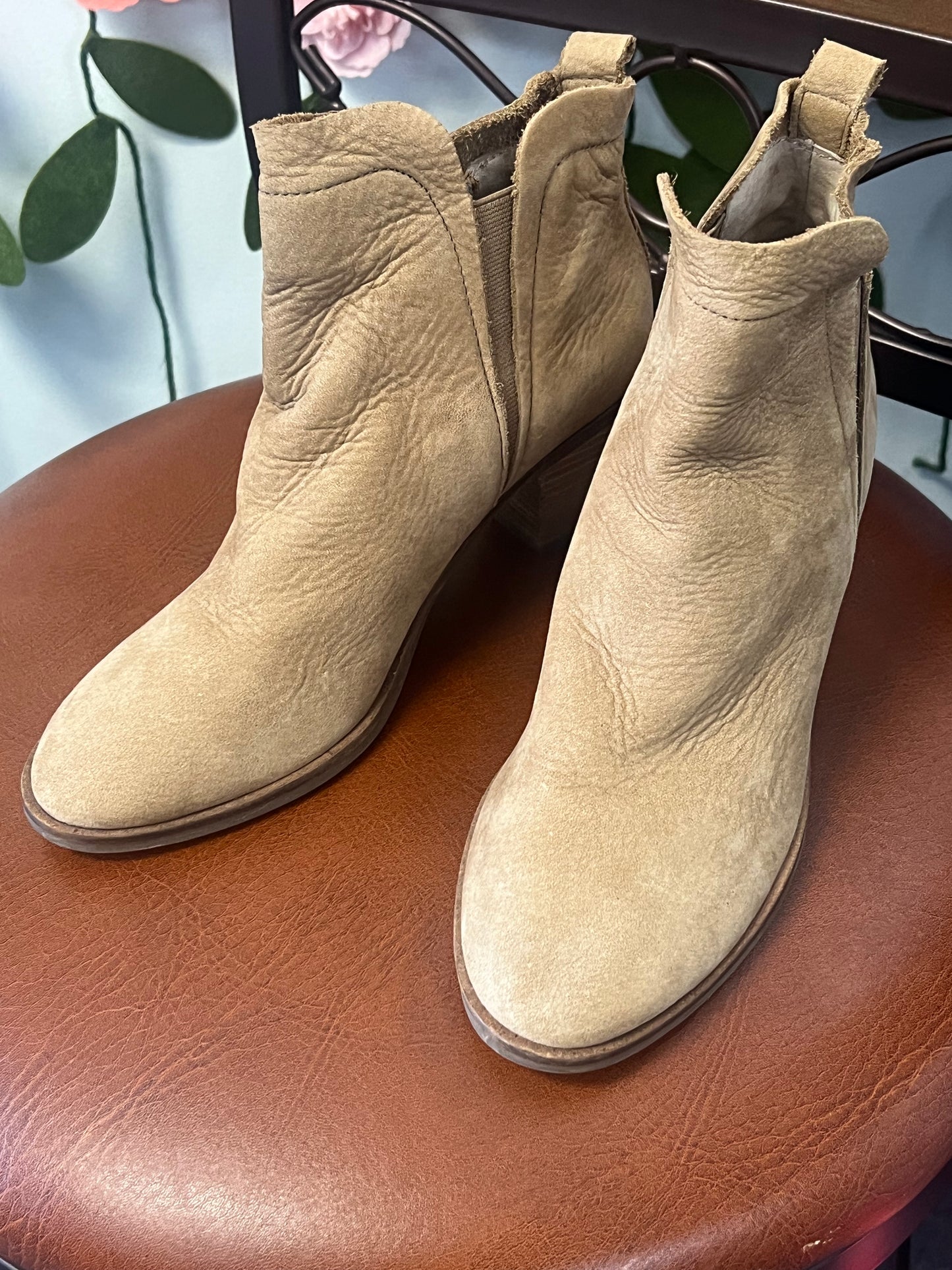 Booties size 6.5 🎉🎉🎉