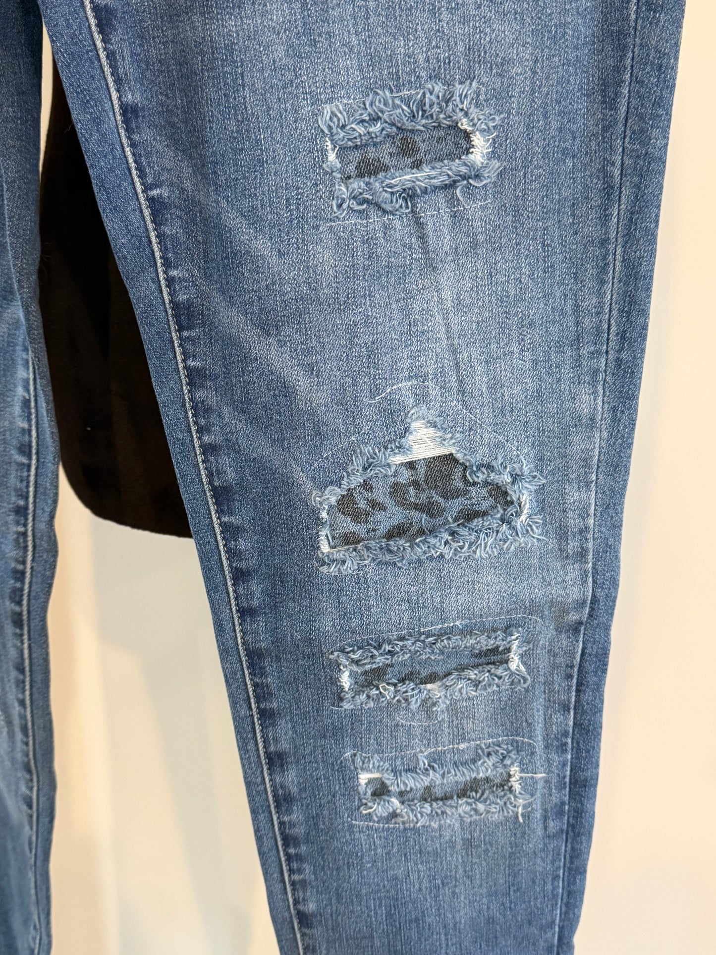 New Kancan Jeans size 9 MidRise Leopard Print