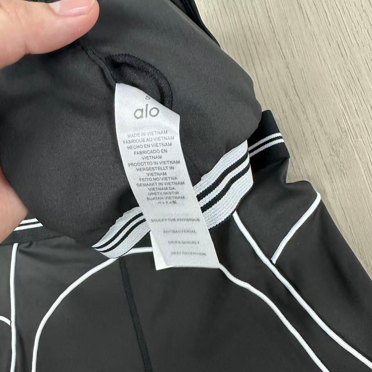 Alo 2 piece black sets