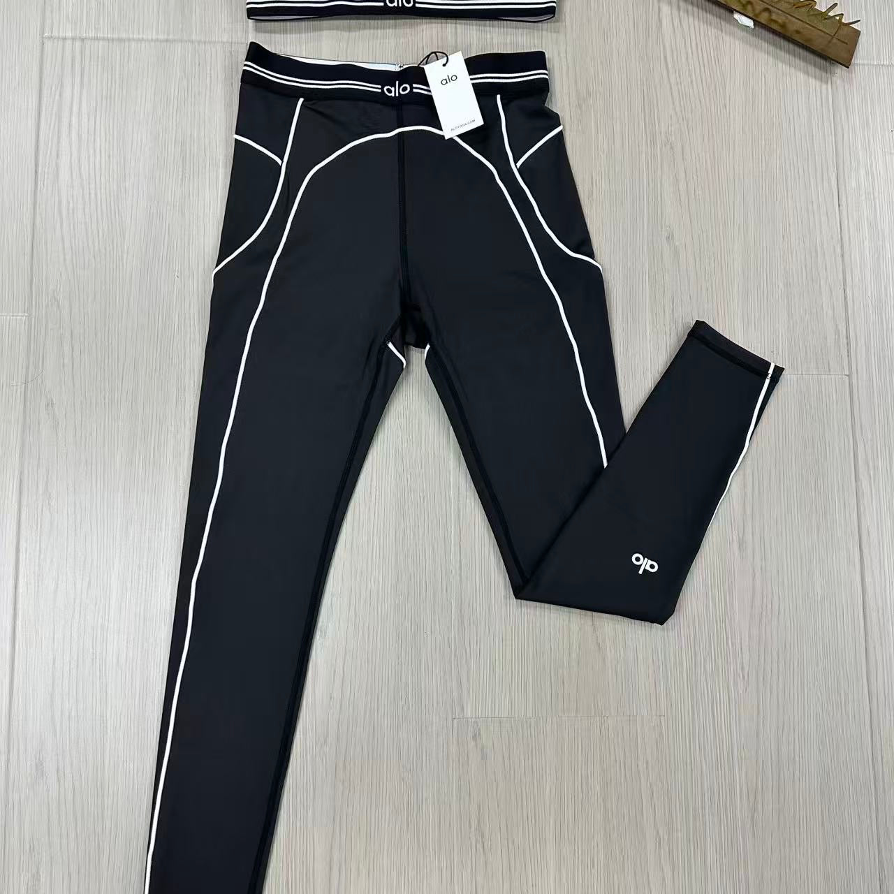 Alo 2 piece black sets