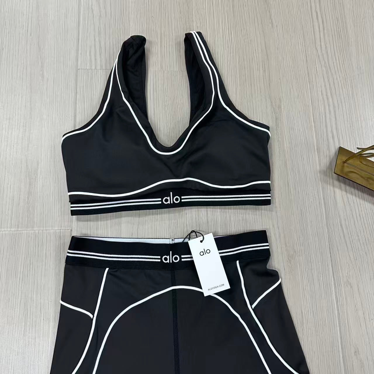 Alo 2 piece black sets