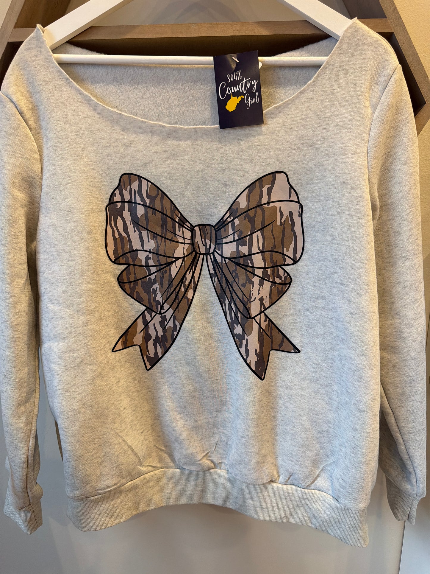 Gorgeous Bow Shirt size Small